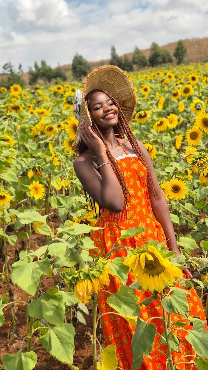 Avanza sunflower muse portrait
